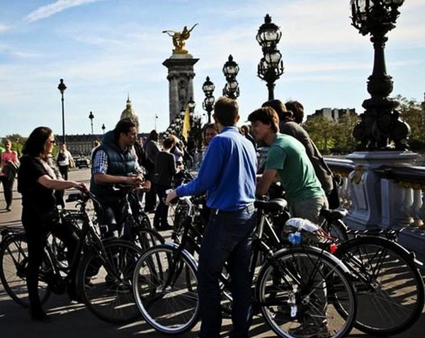 Phương tiện chủ yếu tại Paris là xe đạp, xe bus và tàu điện ngầm