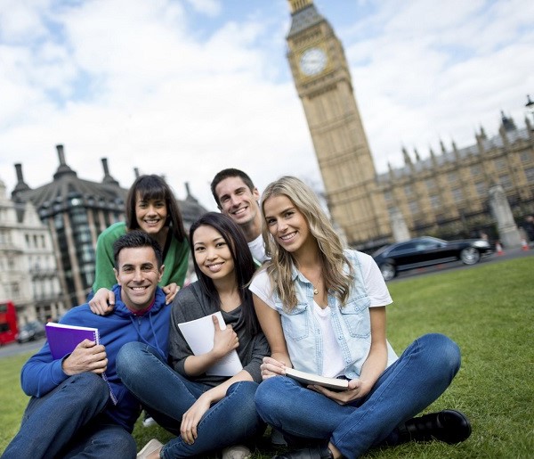 Đời sống du học sinh quốc tế tại Anh được quan tâm đúng mực và có chất lượng cao